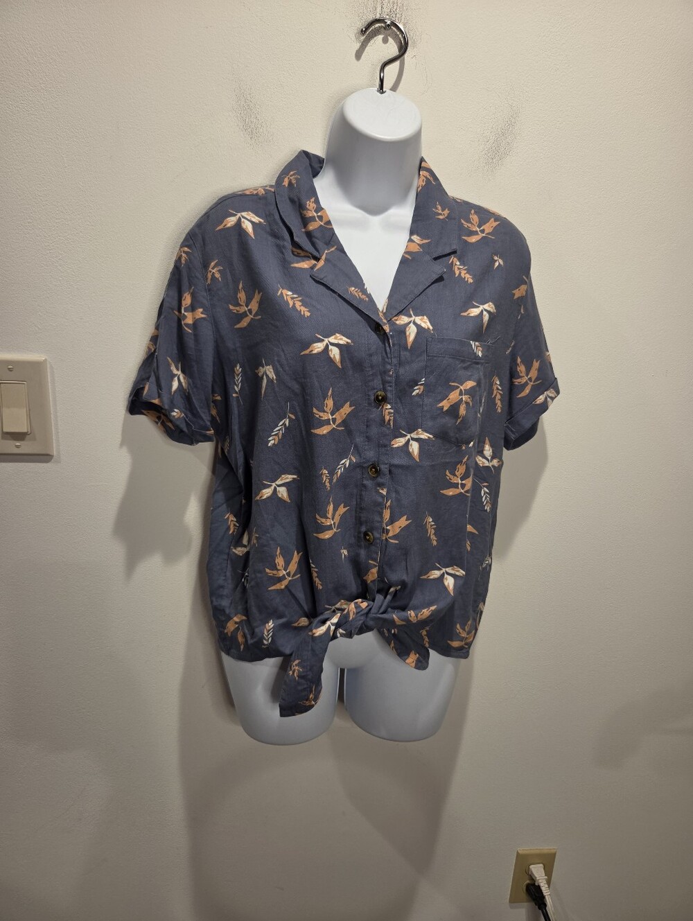 Kuhl Womens Size L Elsie Blue Twilight Leaves Print Tie Front Top